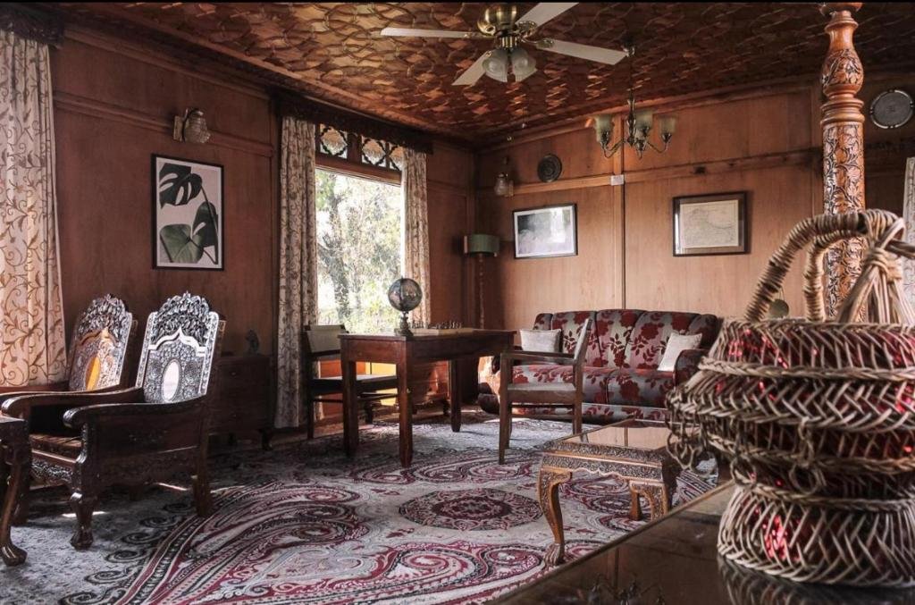 Kashmir Honeymoon Tour Package